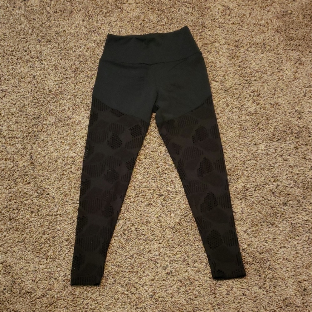 NWOT Onzie Leggings with mesh/breathable holes